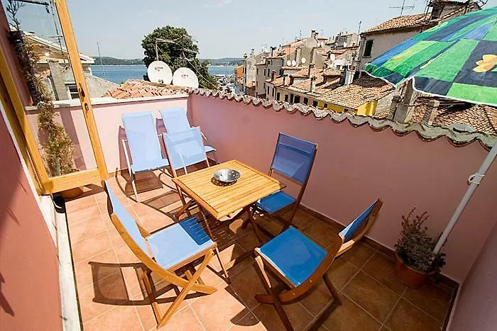 Flora - Family Apartment With Terrace In Centre Of ロヴィニ