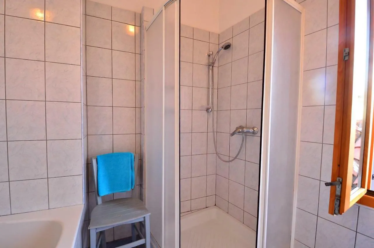 Flora - Family Apartment With Terrace In Centre Of ロヴィニ