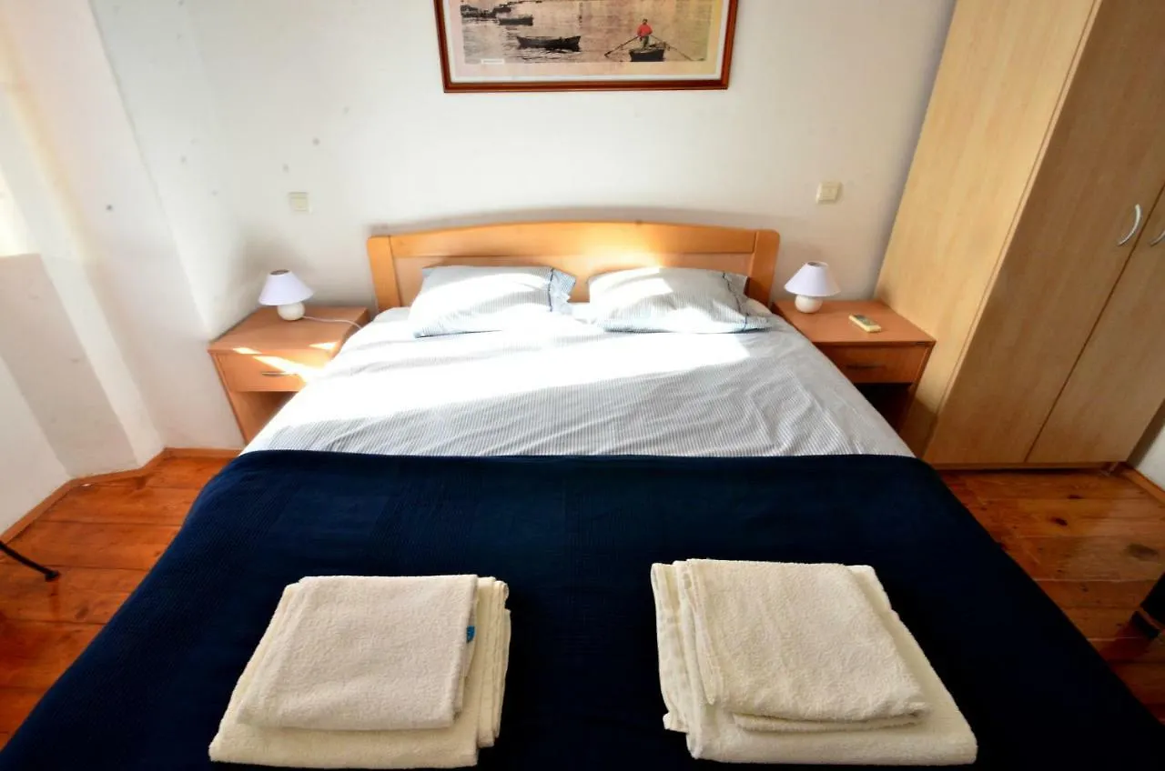 Flora - Family Apartment With Terrace In Centre Of ロヴィニ