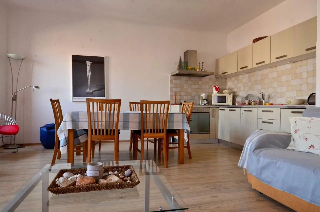 Flora - Family Apartment With Terrace In Centre Of ロヴィニ